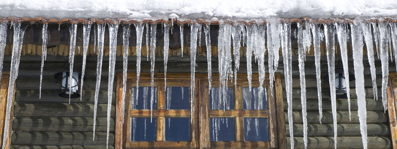Spray foam prevents ice dams by providing proper insulation in Mobile attic spaces
